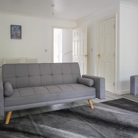 Maidstone Villa 3 Bedroom Free Sports Channels,Parking Sleeps 7 Luaran gambar