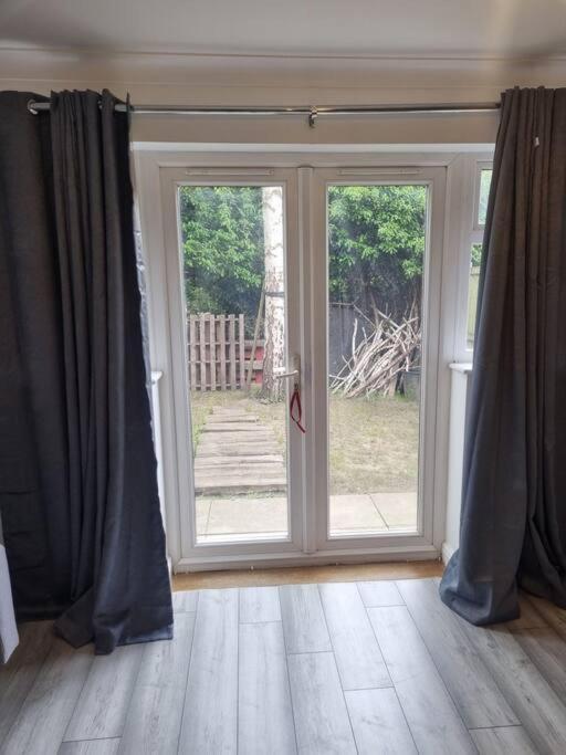 Maidstone Villa 3 Bedroom Free Sports Channels,Parking Sleeps 7 Luaran gambar