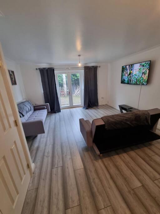 Maidstone Villa 3 Bedroom Free Sports Channels,Parking Sleeps 7 Luaran gambar