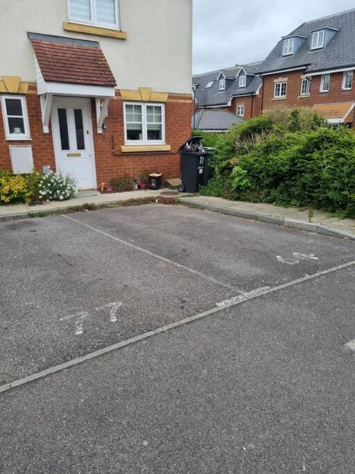 Maidstone Villa 3 Bedroom Free Sports Channels,Parking Sleeps 7 Luaran gambar