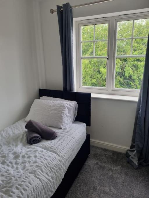 Maidstone Villa 3 Bedroom Free Sports Channels,Parking Sleeps 7 Luaran gambar