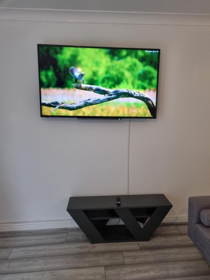 Maidstone Villa 3 Bedroom Free Sports Channels,Parking Sleeps 7 Luaran gambar