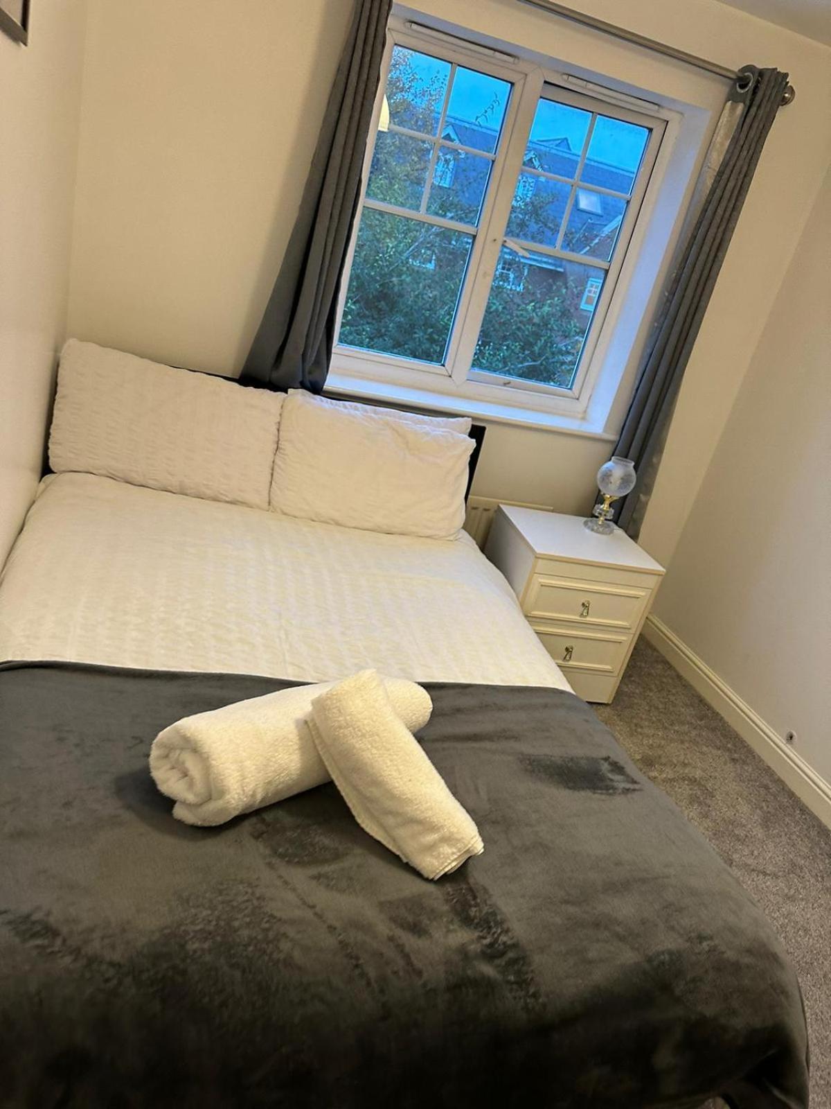 Maidstone Villa 3 Bedroom Free Sports Channels,Parking Sleeps 7 Luaran gambar