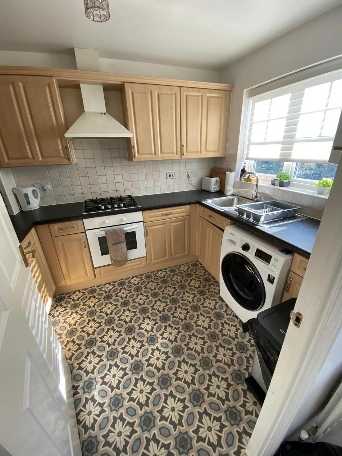 Maidstone Villa 3 Bedroom Free Sports Channels,Parking Sleeps 7 Luaran gambar