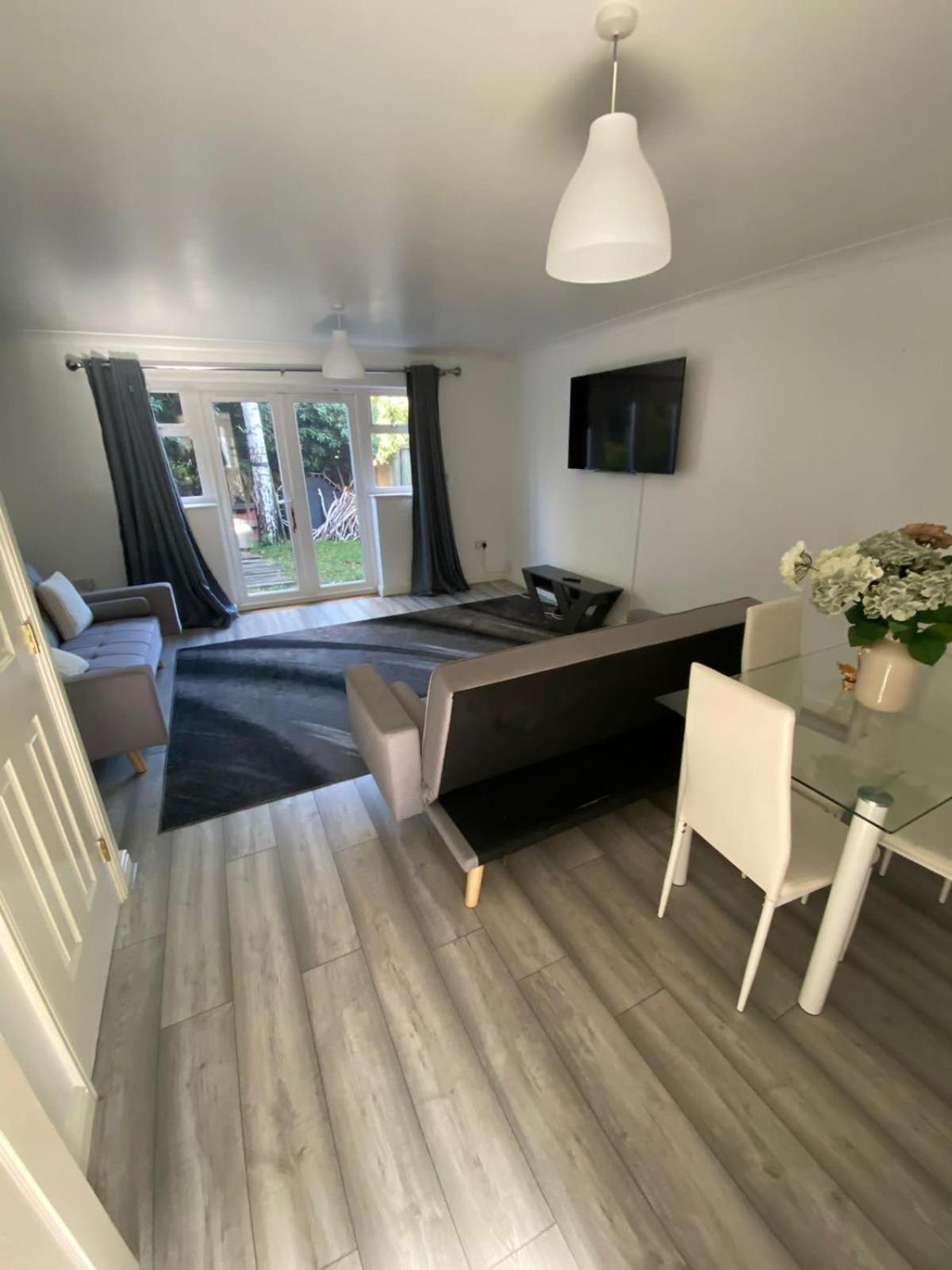 Maidstone Villa 3 Bedroom Free Sports Channels,Parking Sleeps 7 Luaran gambar