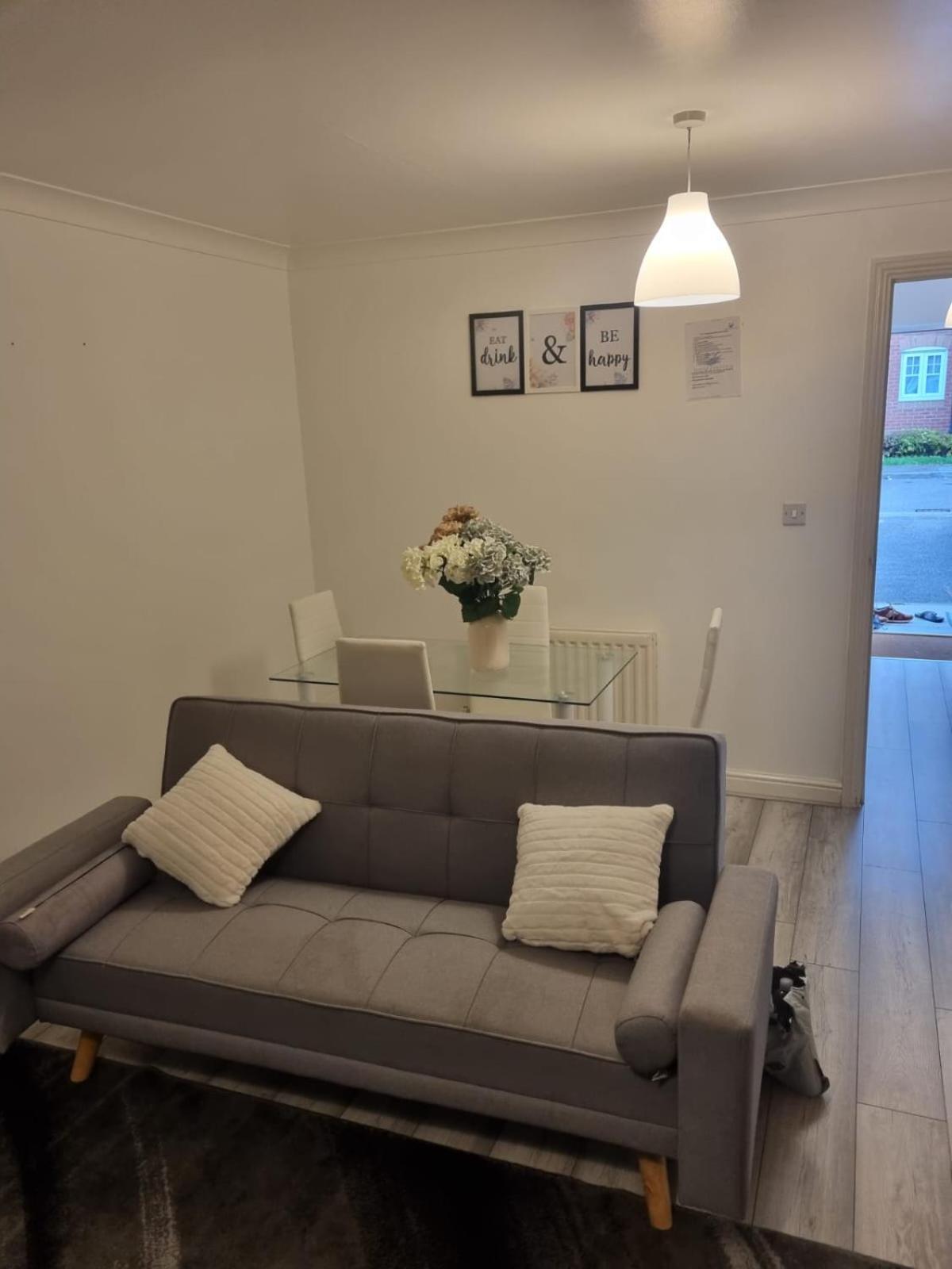 Maidstone Villa 3 Bedroom Free Sports Channels,Parking Sleeps 7 Luaran gambar