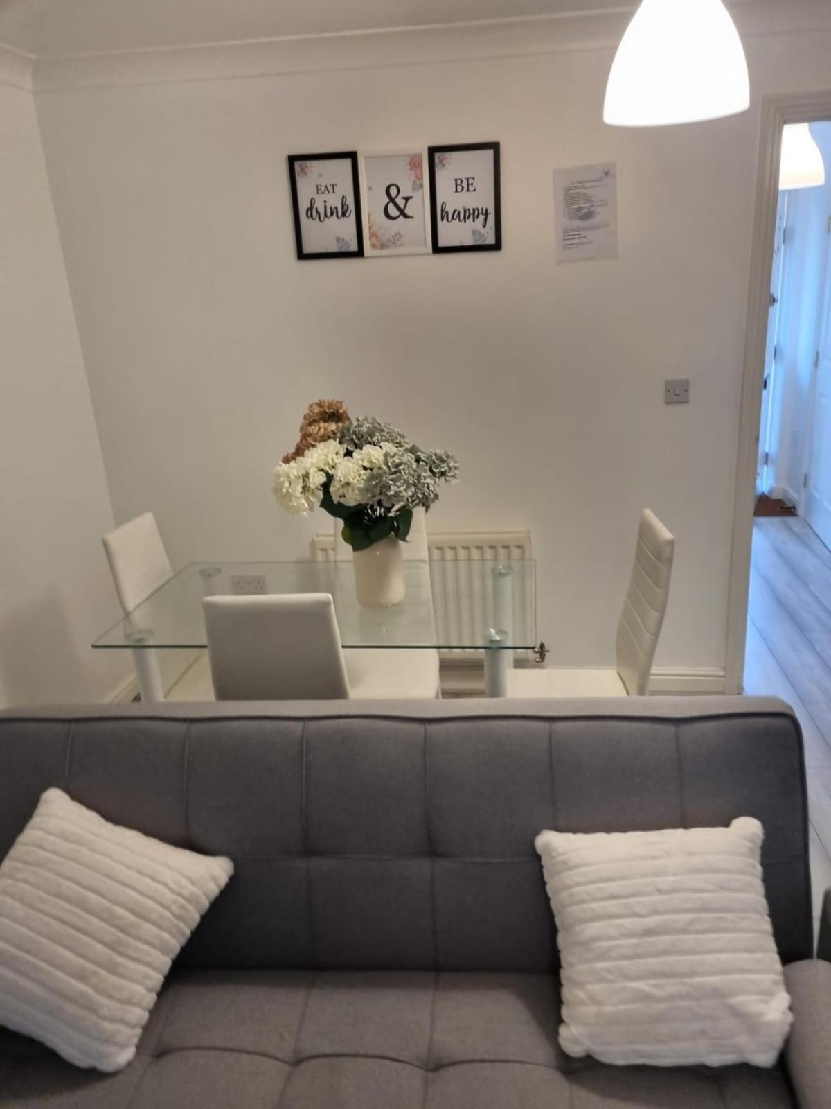 Maidstone Villa 3 Bedroom Free Sports Channels,Parking Sleeps 7 Luaran gambar