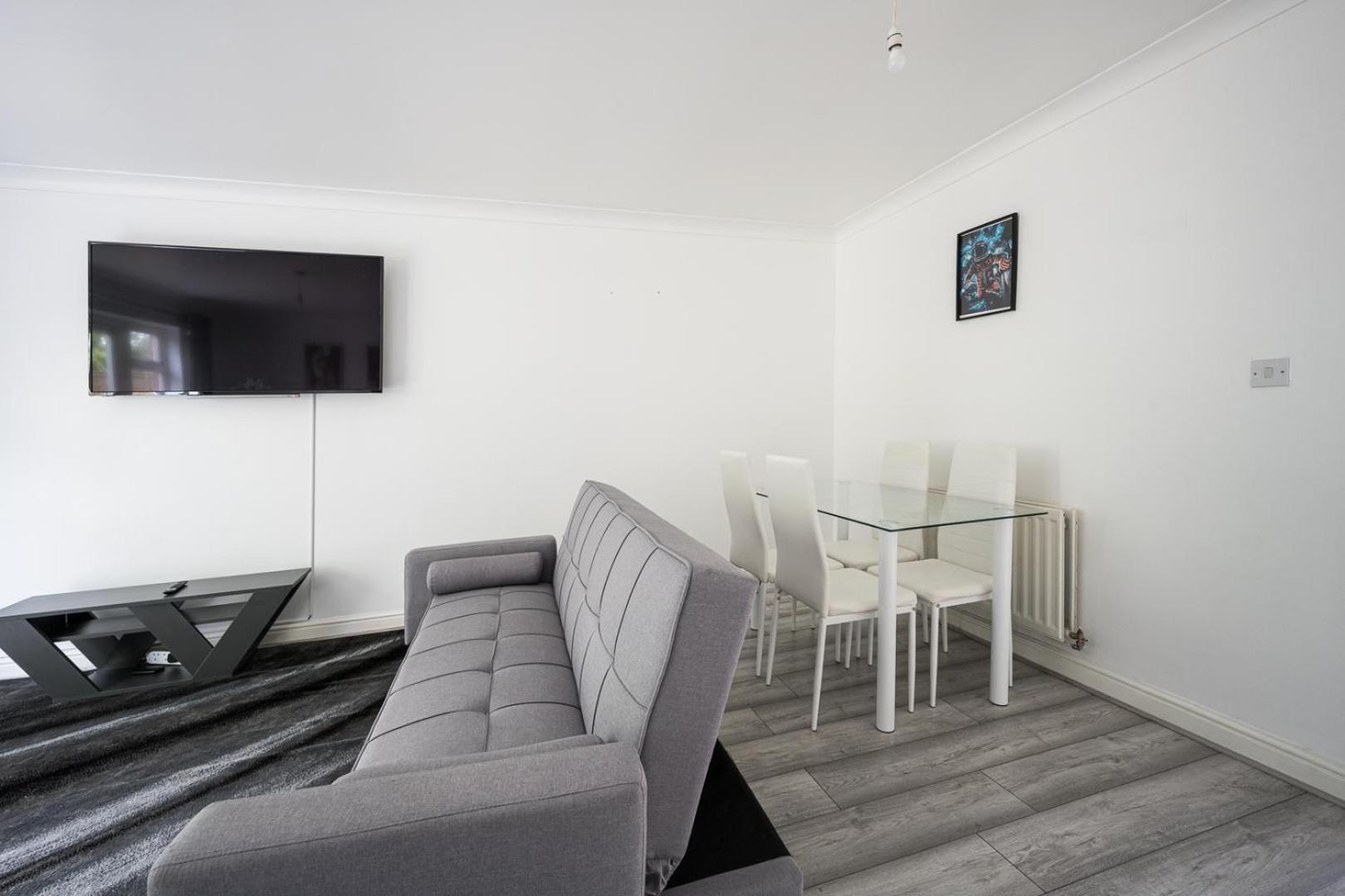 Maidstone Villa 3 Bedroom Free Sports Channels,Parking Sleeps 7 Luaran gambar