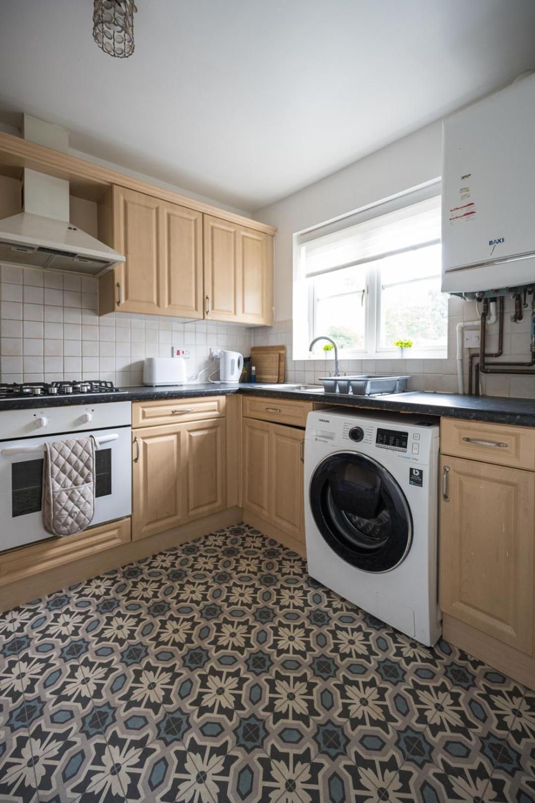 Maidstone Villa 3 Bedroom Free Sports Channels,Parking Sleeps 7 Luaran gambar