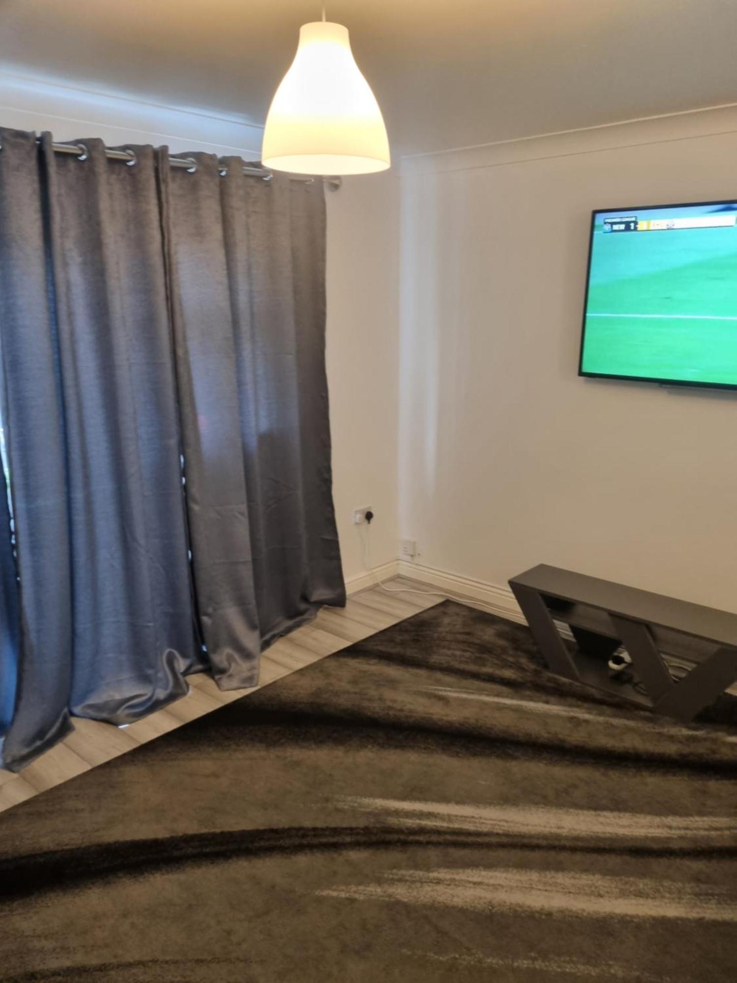 Maidstone Villa 3 Bedroom Free Sports Channels,Parking Sleeps 7 Luaran gambar